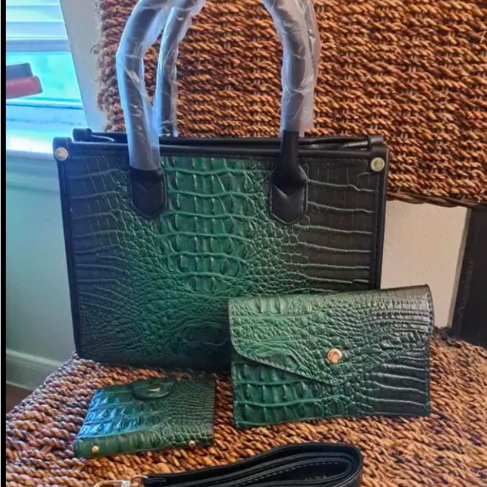 Topaz green brand new purse measurements listed in picture